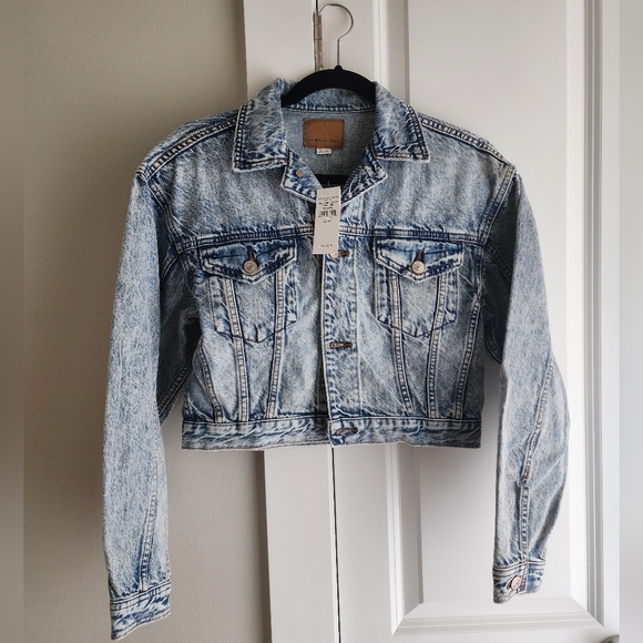 American Eagle cropped oversized jean jacket. - Picture 1 of 2